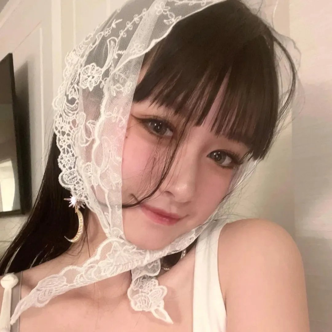 戴面具的女人